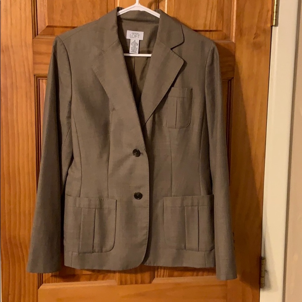 Beautiful tan Ann Taylor loft size 10 blazer!